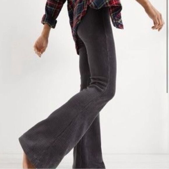 NWT Aerie Ribbed Flare Leg Gray Leggings size Small - Picture 2 of 8